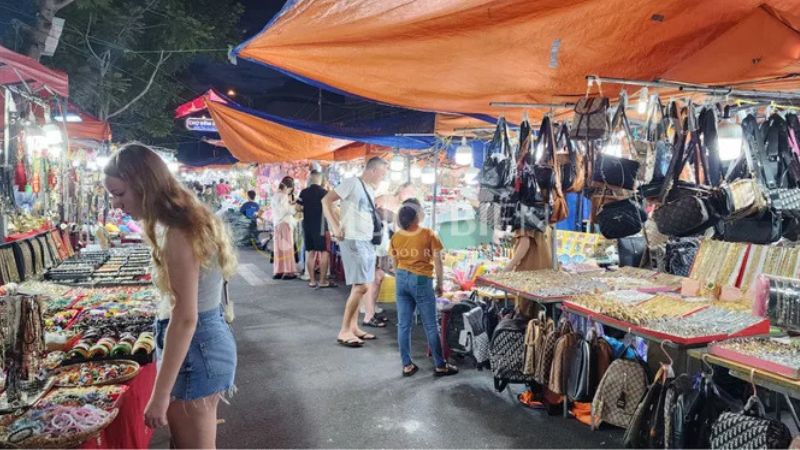 Son Tra Night Market
