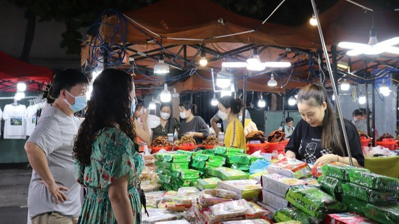 Son Tra Night Market