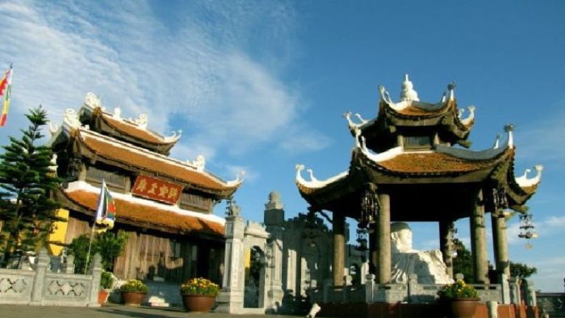 Linh Chua Linh Tu Temple at Ba Na Hills