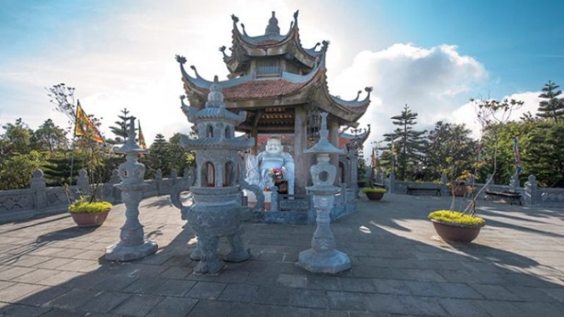 Linh Chua Linh Tu Temple at Ba Na Hills
