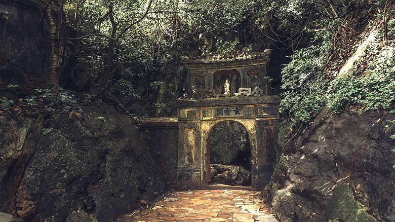 Hoa Nghiem Cave Da Nang