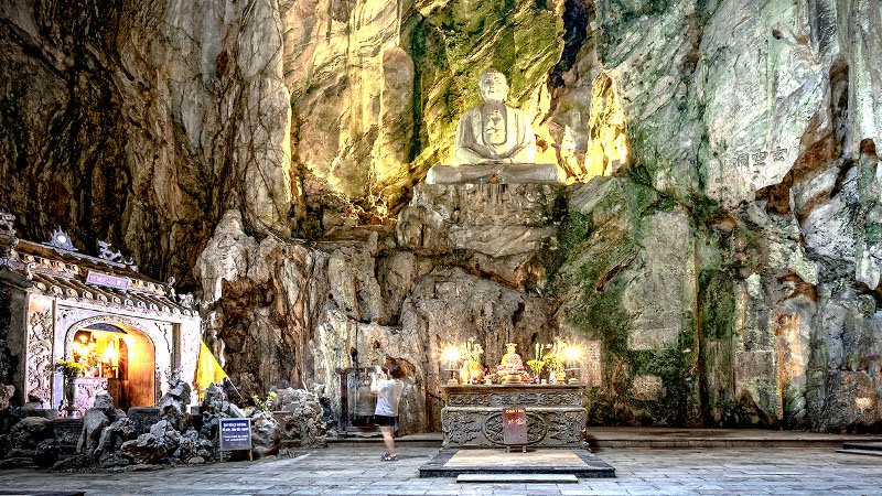 Discover Huyen Khong Cave