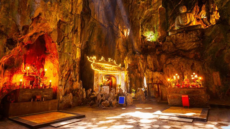 Discover Huyen Khong Cave