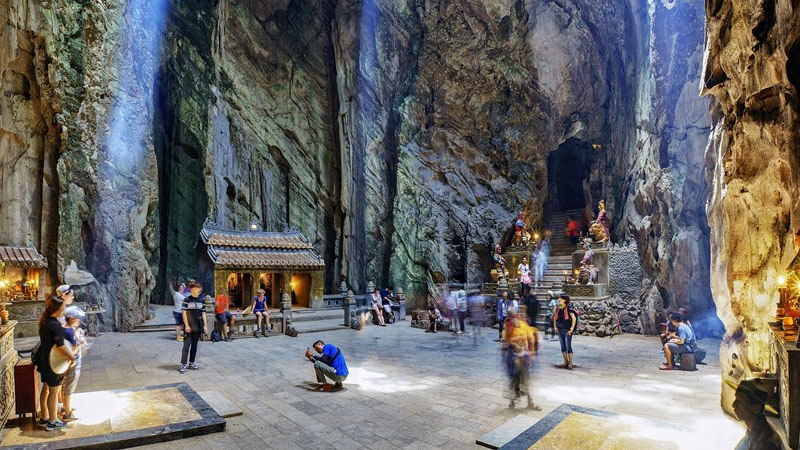 Discover Huyen Khong Cave