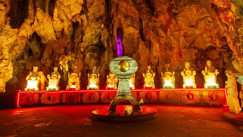 Discover Huyen Khong Cave