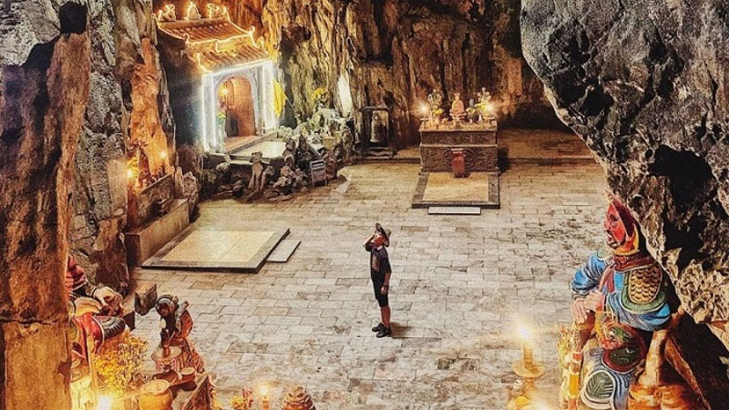 Discover Huyen Khong Cave