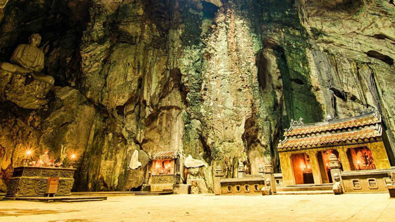 Discover Huyen Khong Cave