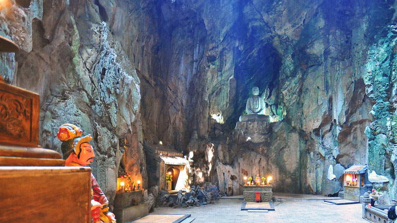 Discover Huyen Khong Cave