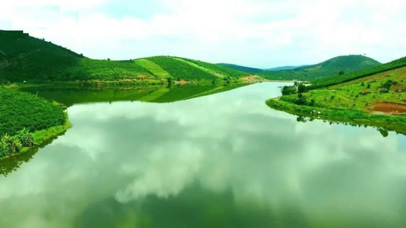 Dong Xanh - Dong Nghe Lake