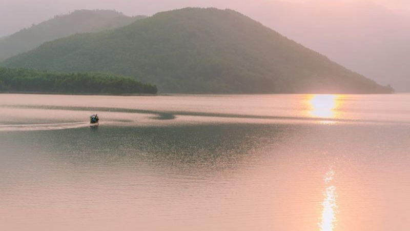 Dong Xanh - Dong Nghe Lake