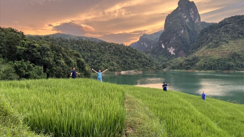 Dong Xanh - Dong Nghe Lake