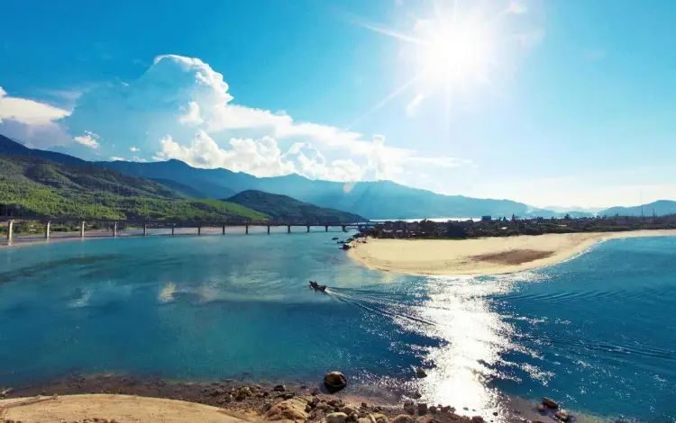 Lang Co Da Nang Beach