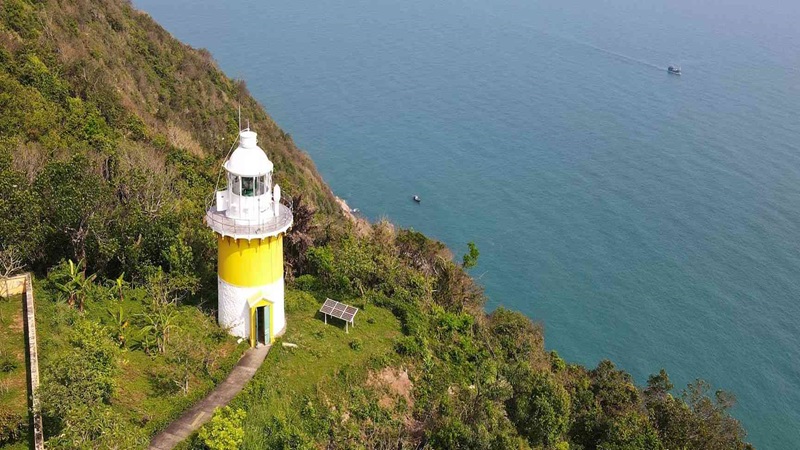 Tien Sa Son Tra Lighthouse