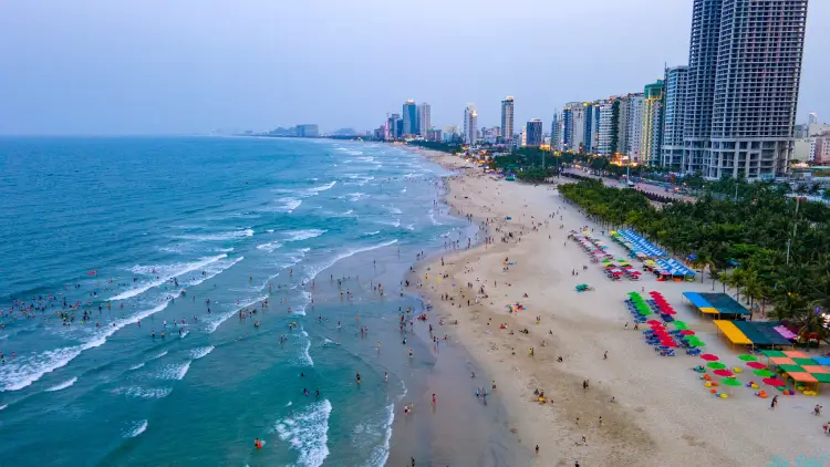 Pham Van Dong Da Nang Beach