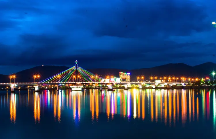 The Han River Bridge is a rotating bridge